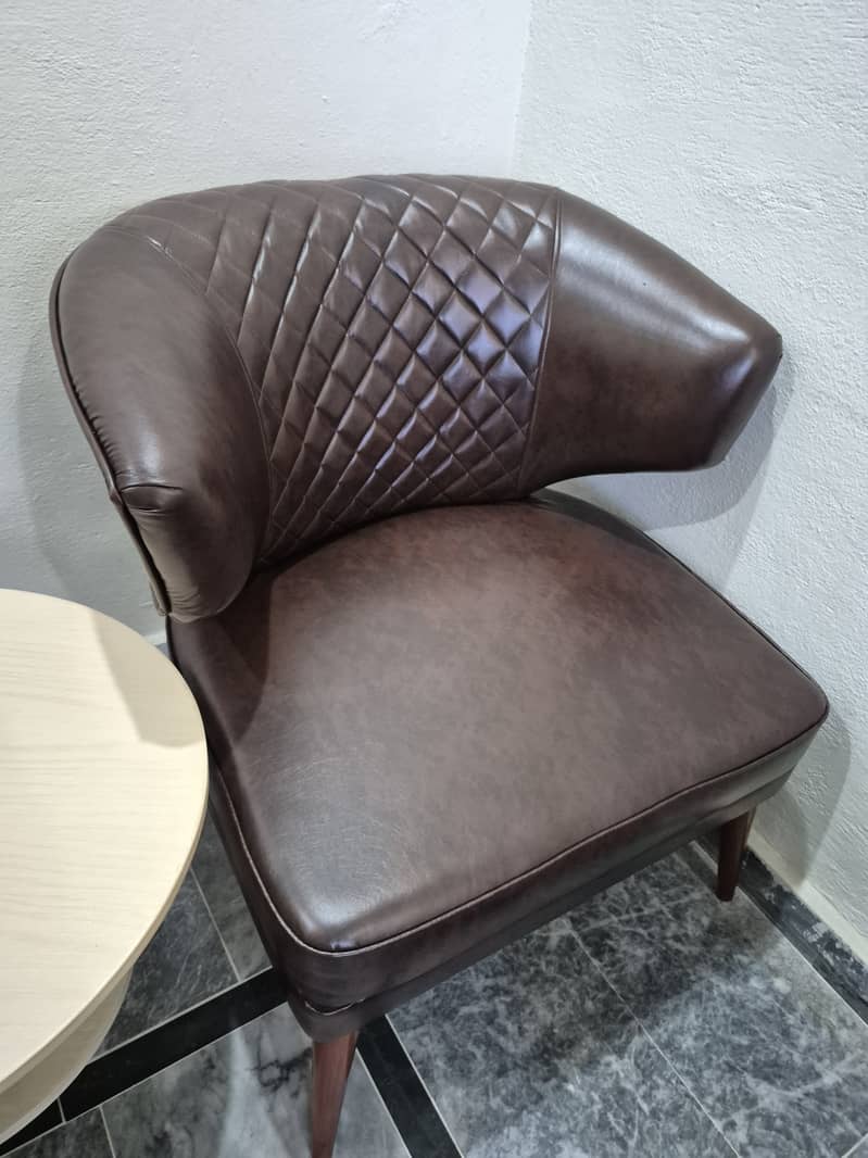 Leather chairs with centre table 3