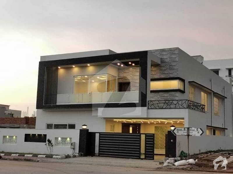 6 Bedrooms Luxury Villa for Rent in Bahria Town Precinct 4 (500 sq yrd) 1