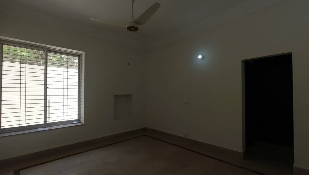 Gulberg Prime Location 1 Kanal House For Rent 24