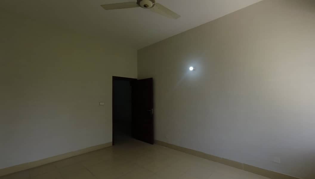 Gulberg Prime Location 1 Kanal House For Rent 26