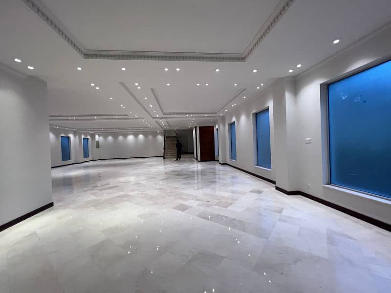 10000 Square Feet Commercial Office For Rent 6