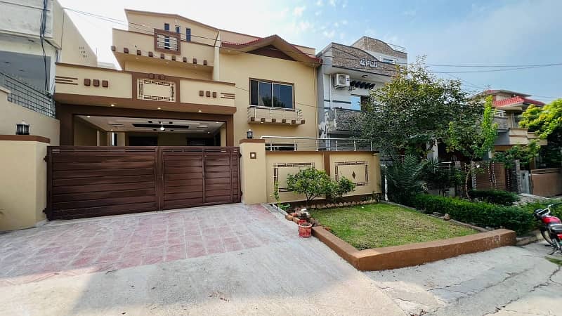 10 Marla Double Unit House For Sale 0