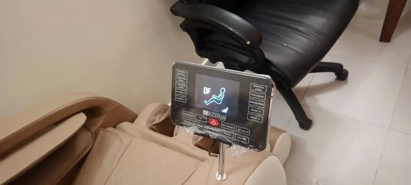 JC BUCKMAN MASSAGE CHAIR 4