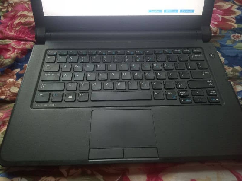 10/10 one hand uselaptop latitude 360, model with charger ok 0