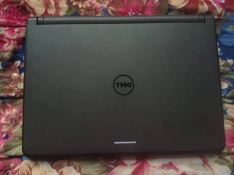 10/10 one hand uselaptop latitude 360, model with charger ok 1