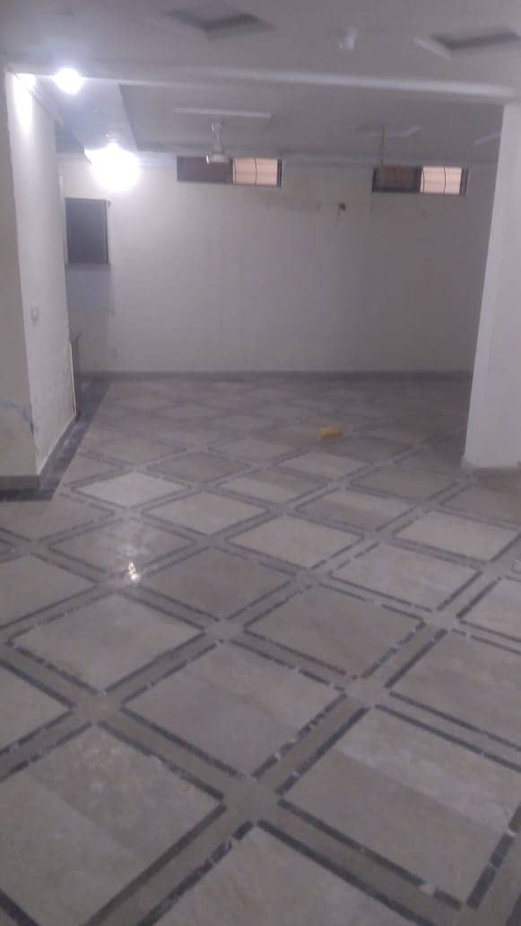 1-Kanal basement available for rent 60k 1