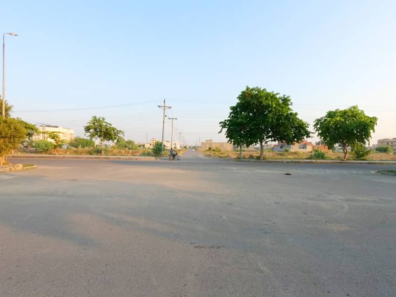 1 Kanal Plot For Sale In The Perfect Location Of LDA Avenue - Block H 1