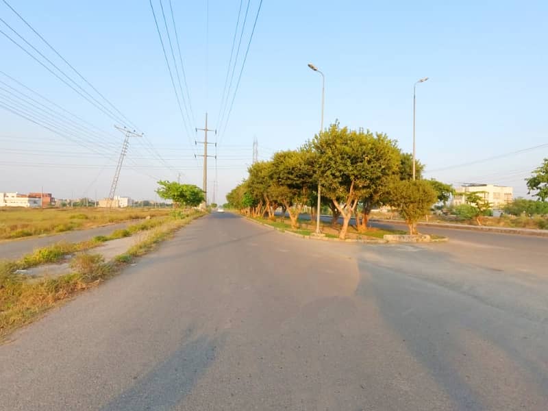 1 Kanal Plot For Sale In The Perfect Location Of LDA Avenue - Block H 2