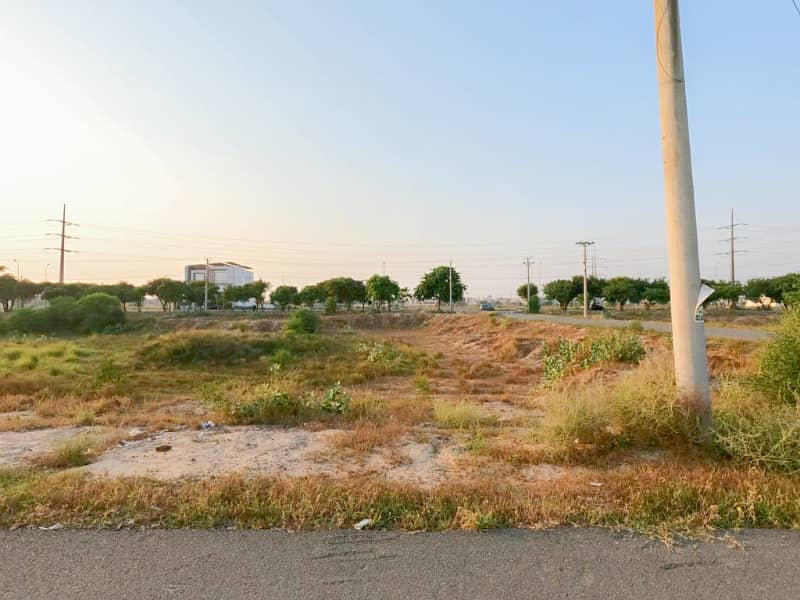 1 Kanal Plot For Sale In The Perfect Location Of LDA Avenue - Block H 4