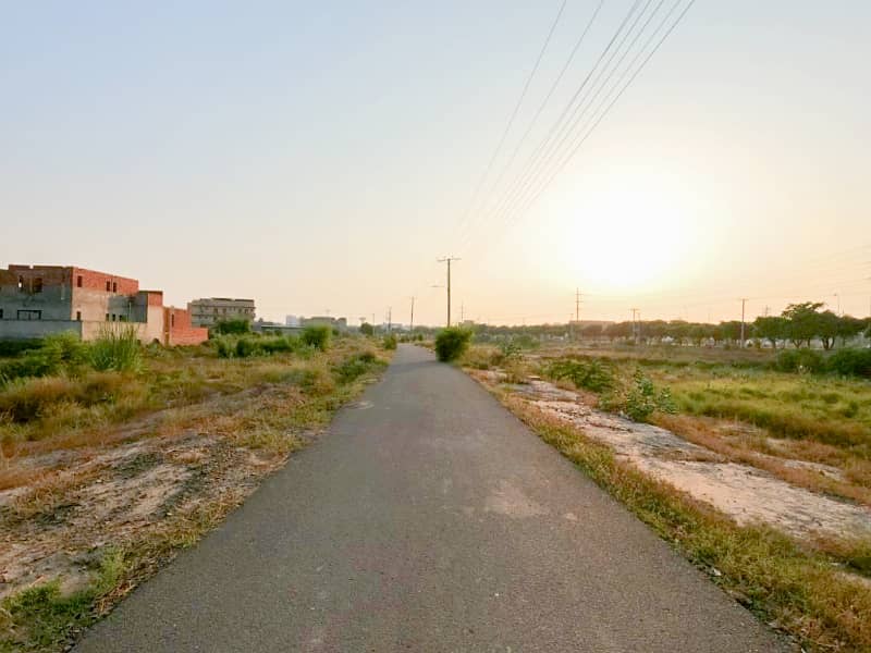 1 Kanal Plot For Sale In The Perfect Location Of LDA Avenue - Block H 5