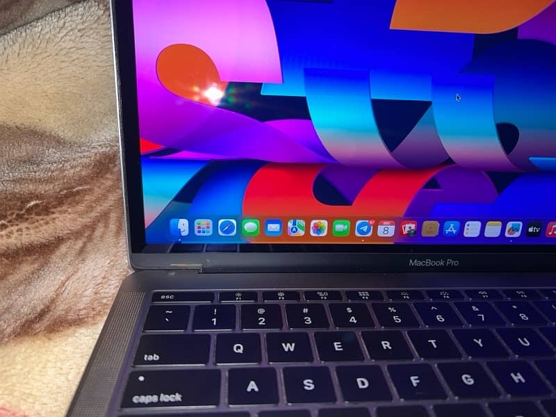 Macbook pro 2017 13,inch 4