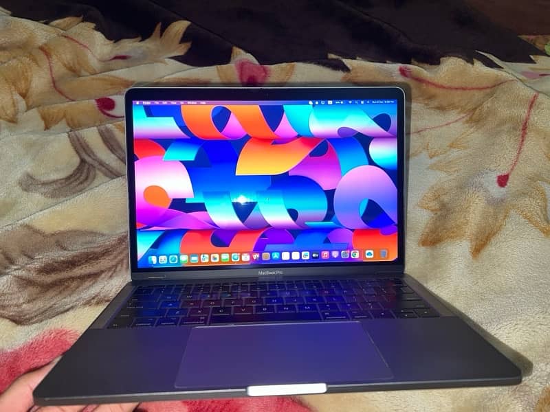 Macbook pro 2017 13,inch 5