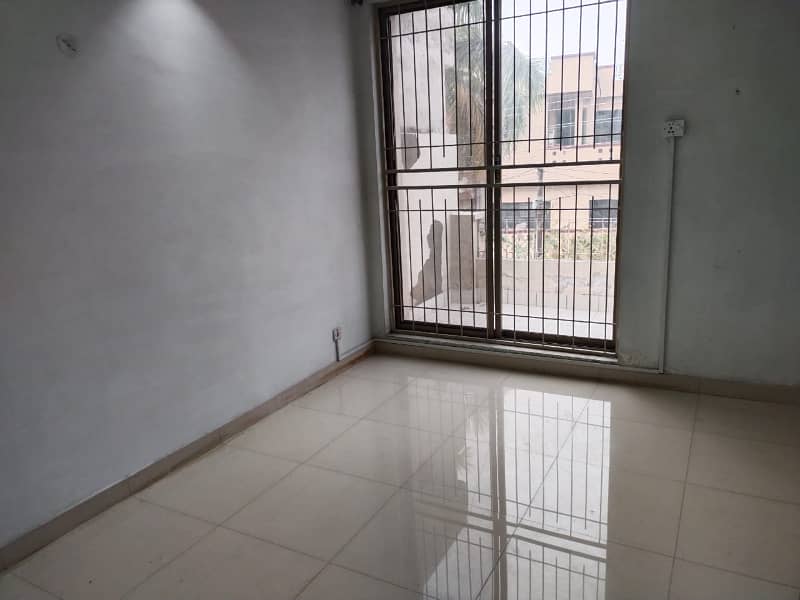 10 marla outstanding independent full house 3 bedroom in model town Q block for rent 0