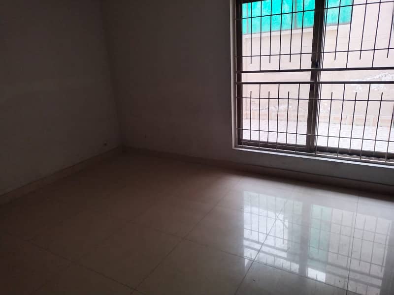 10 marla outstanding independent full house 3 bedroom in model town Q block for rent 6