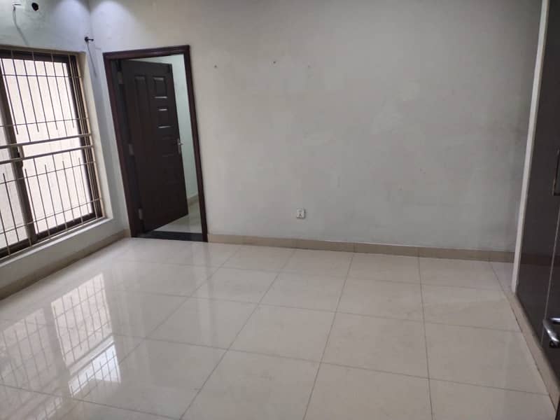 10 marla outstanding independent full house 3 bedroom in model town Q block for rent 7