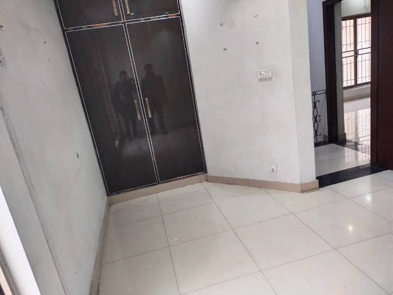 10 marla outstanding independent full house 3 bedroom in model town Q block for rent 8