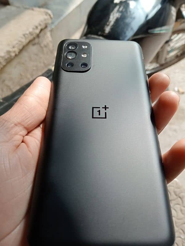 OnePlus 9r 1