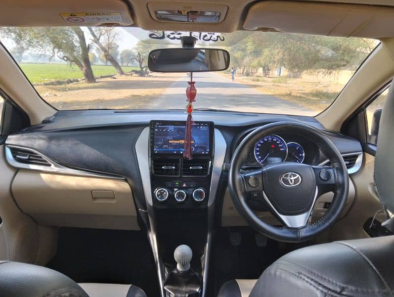 Toyota Yaris1.3 Manual 2021 9