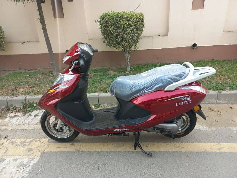 United 100 CC scooty petrol 2025 model totally new scooty open latter 1