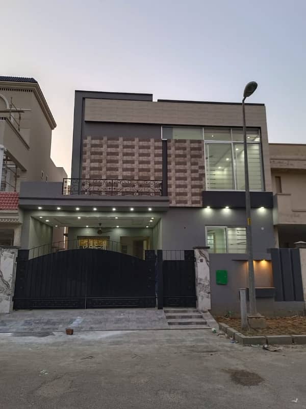 Bahria Nasheman 8 Marla Most Beautiful House Available For Sale Prime Location Near Too Park And Masjid 0