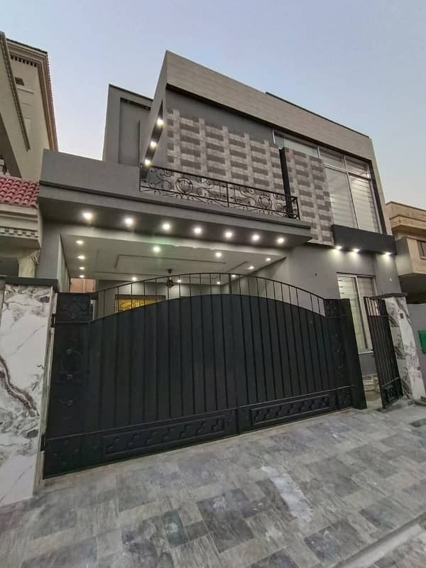 Bahria Nasheman 8 Marla Most Beautiful House Available For Sale Prime Location Near Too Park And Masjid 4