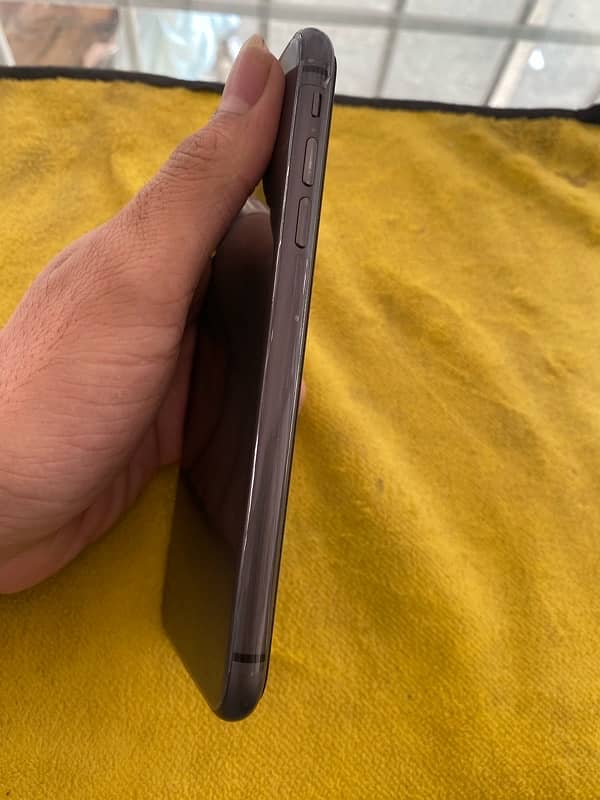 iphone 11 64gbnon pta URGENT SELL 3