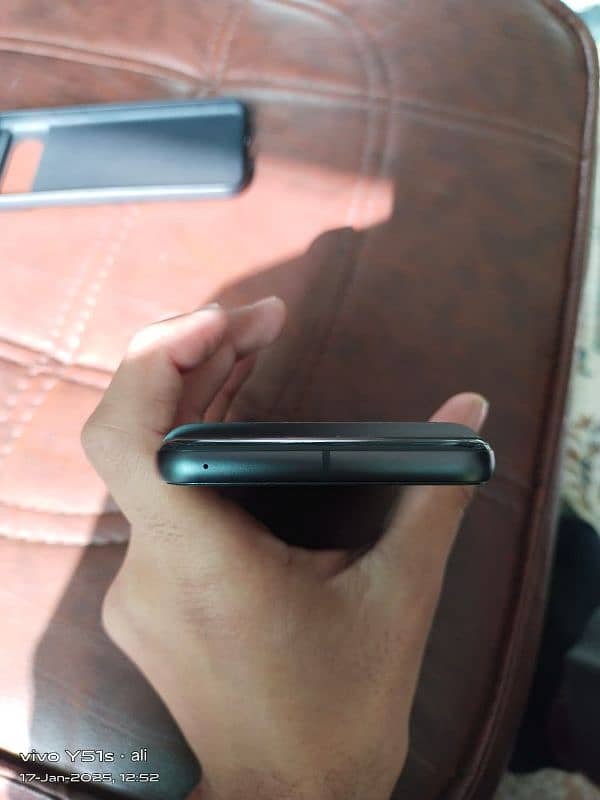 google pixel 8 obsidian color 4