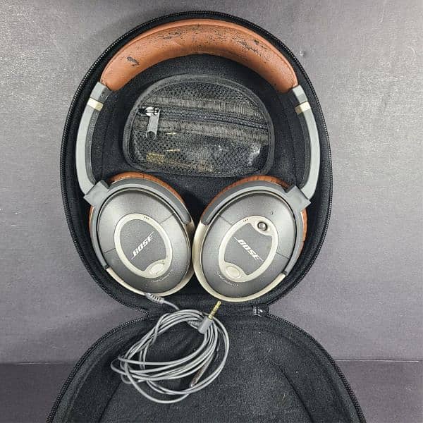 Bose QuietComfort QC15 noise cancelling headphones 1