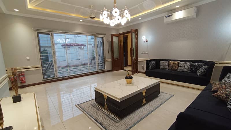 One Kanal Beautifull Fully Furnishe House For Rent in DHA phase Near By Farooq Hospatal 24