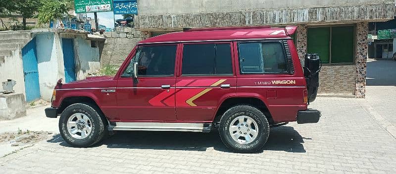 Mitsubishi Pajero 1989 6