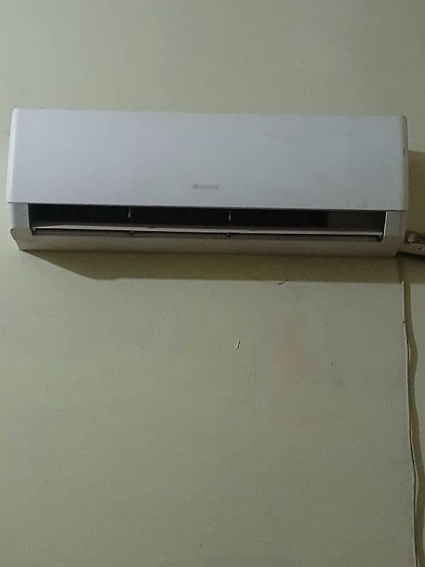 1.5 ton Gree Split AC Inverter 0