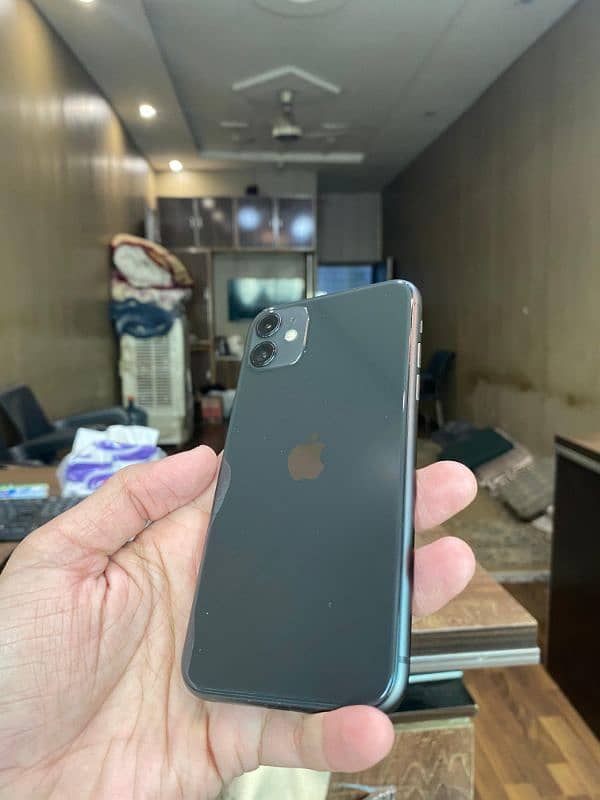 iPhone 11 (64) GB JV ( SIM Locked ) 4