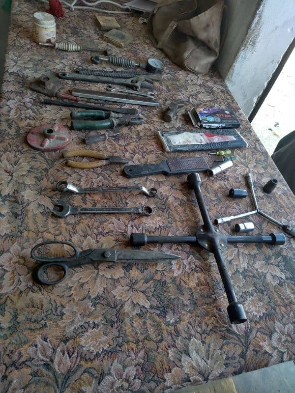 Air compressor and iron and tools 4