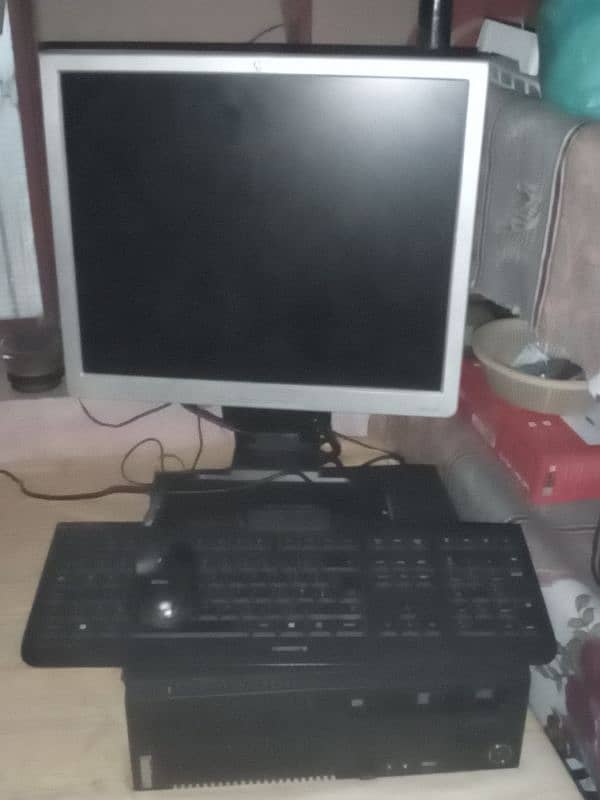 Lenovo CPU Core i3,3.5GHz 4th Generation, 8GB RAM, 320GB HDD 0