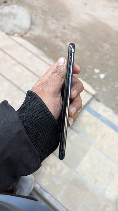 I want to sale my iphone x , /128GB. . . .  non PTA 4