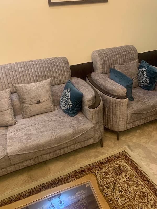 7 sater sofa 2 manth users 1