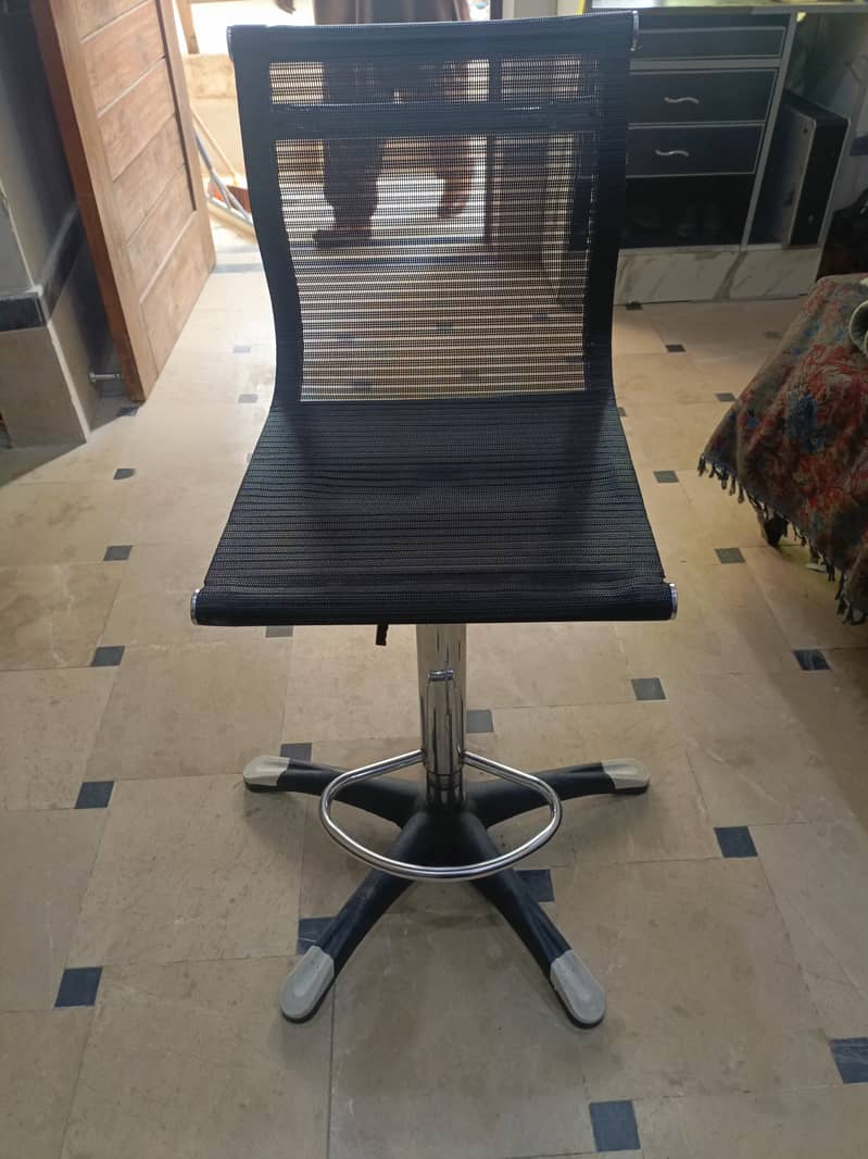 Swing able Office chair with height adjustment 2