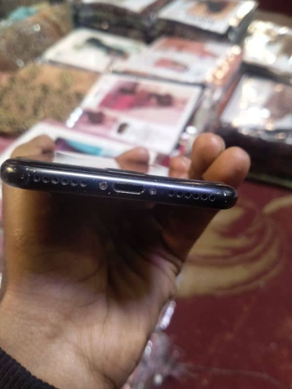 I phon 7 PTA aproved official 128 gb Black colour Bettery change just 1