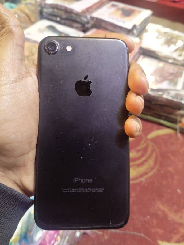 I phon 7 PTA aproved official 128 gb Black colour Bettery change just 2