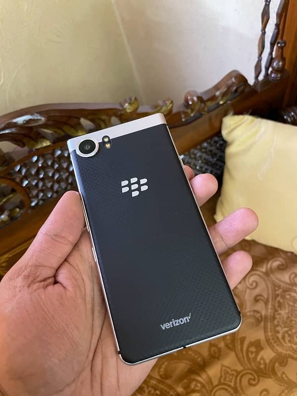 blackberry keyone silver edition canadian 1