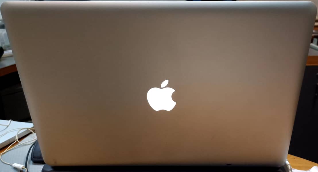 Apple MacBook Pro 15 Inch 1