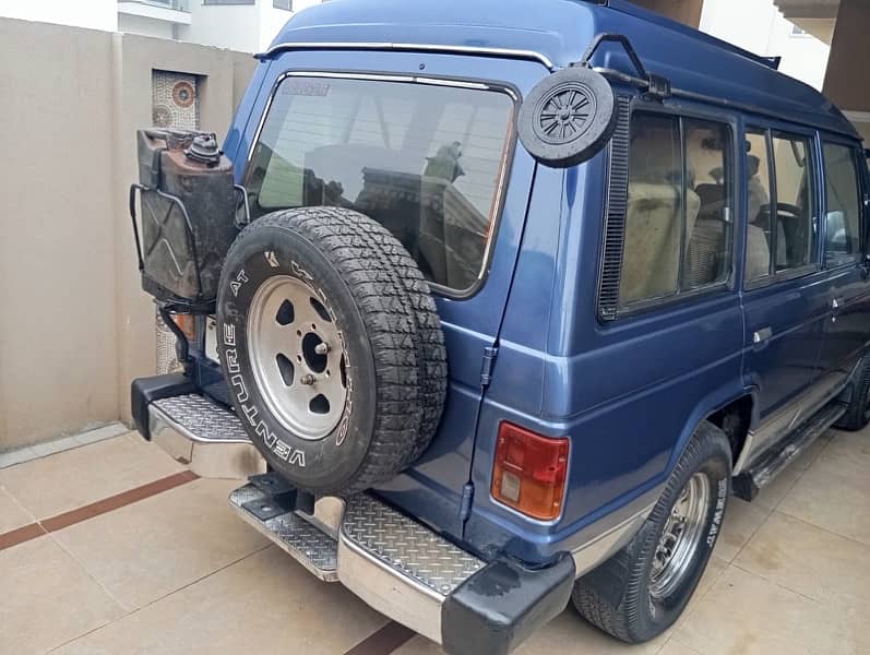 Mitsubishi Pajero 1990 3