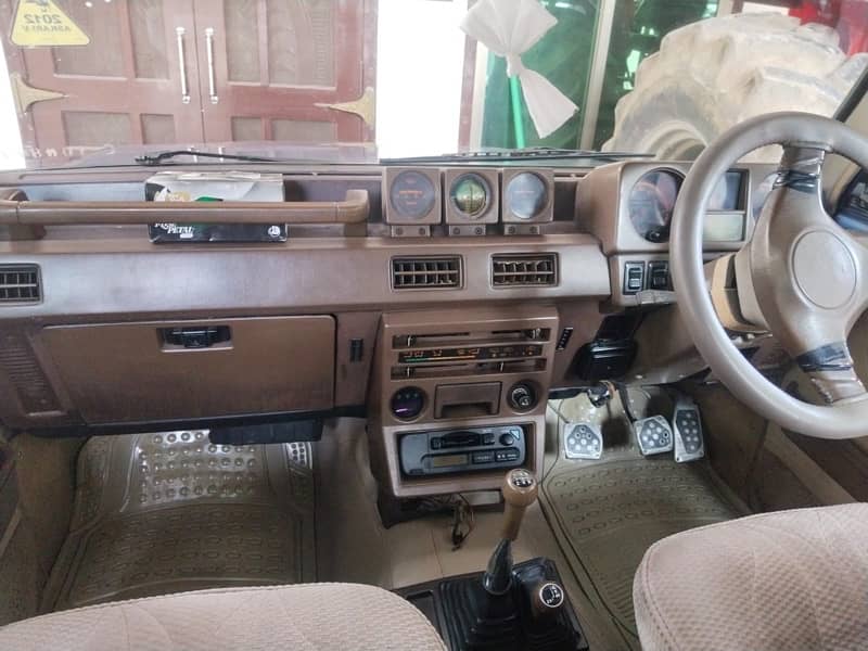 Mitsubishi Pajero 1990 10