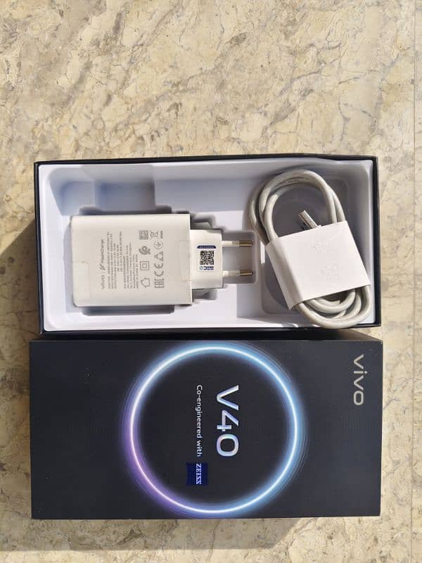 vivo v40 12 plus 12  256 and 2moth 15 day use condition 10/10 0