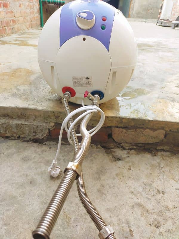 Boss electric geyser,instant water heater,same like new10/10 condition 2