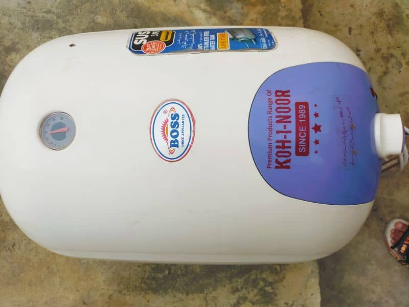 Boss electric geyser,instant water heater,same like new10/10 condition 4