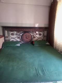 rod iron bed with mattress