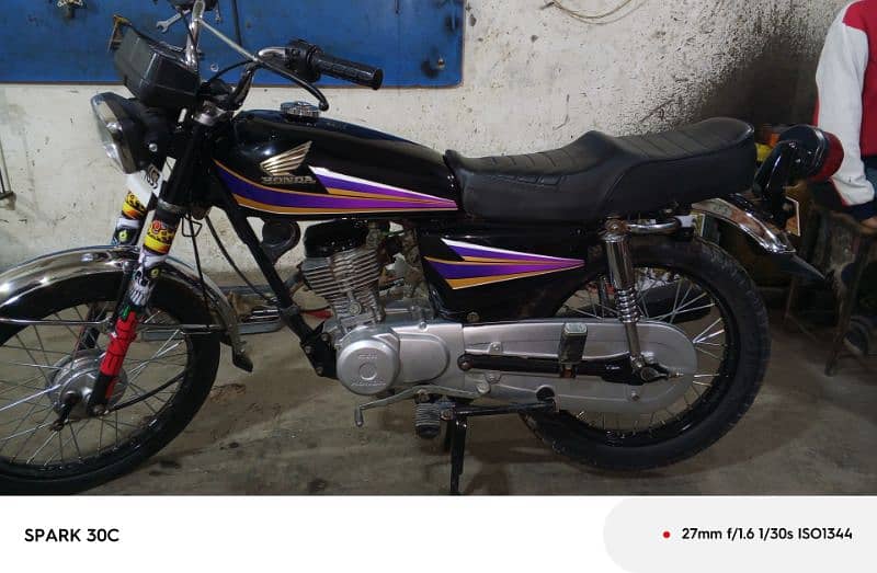 all ok Honda 125 2007 model ha full radi my Whatsapp number 3164431032 3