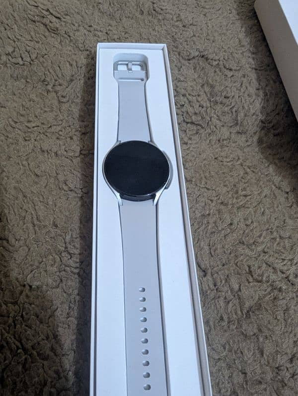 Samsung Galaxy Watch 4 10/10 Condition 0