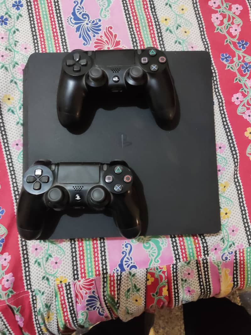 PS4 1tb along with 2 original controllers 3